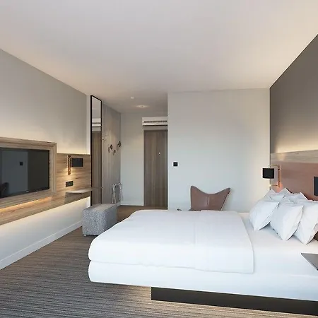 هوليداي إن ميتي