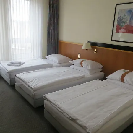 هوليداي إن ميتي