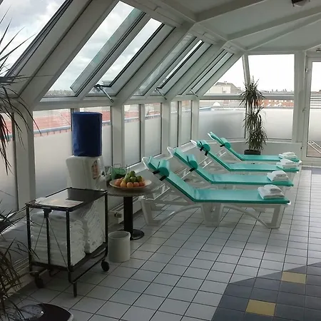 هوليداي إن ميتي