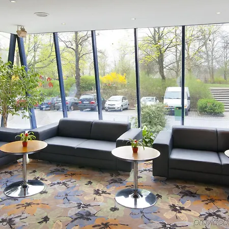 Hotel Moxy Humboldthain Park 4*