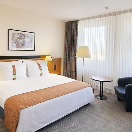 Moxy Humboldthain Park Hotell 4*