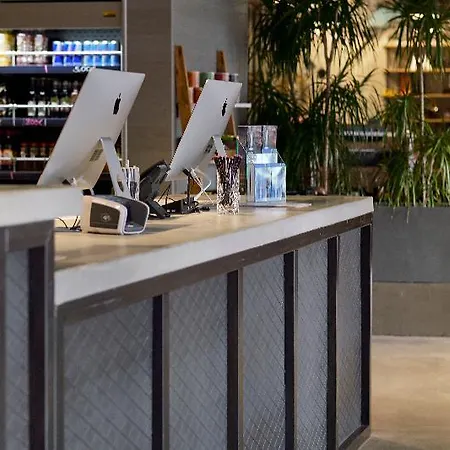 Moxy Humboldthain Park Hotell 4*