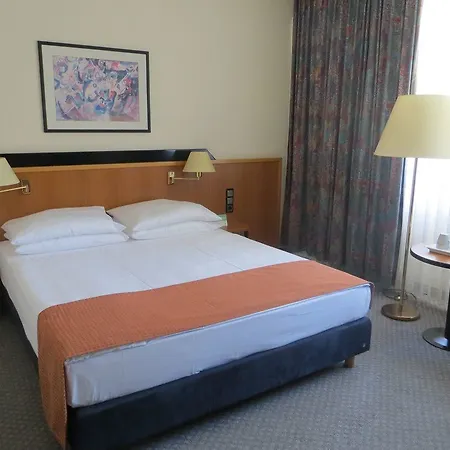 Moxy Humboldthain Park 4*