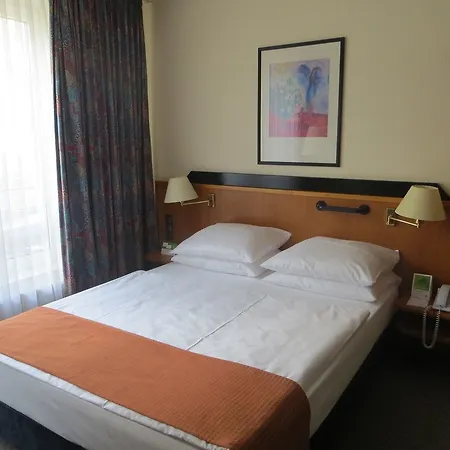 Moxy Humboldthain Park Hotel Berlin