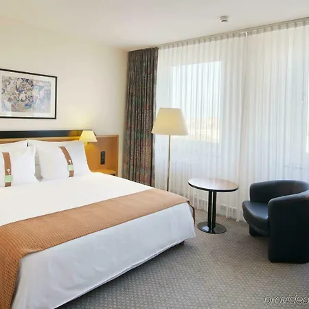 Moxy Humboldthain Park 3*