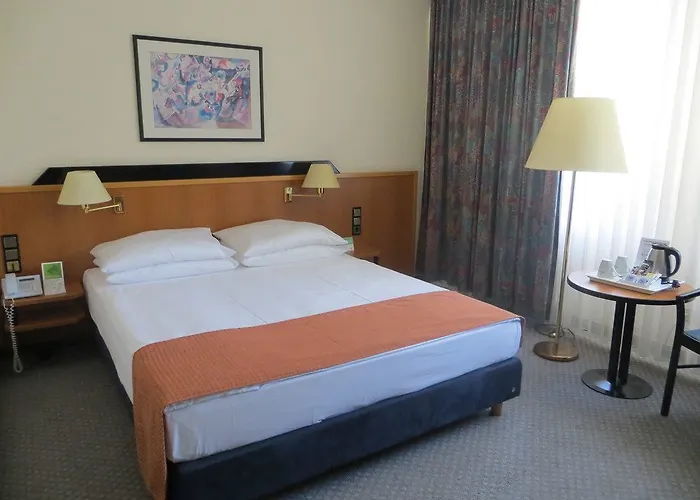 Moxy Humboldthain Park 3*