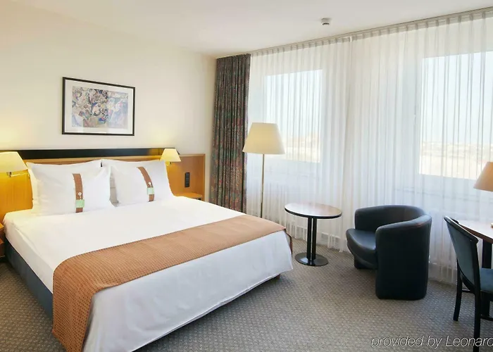 Moxy Humboldthain Park 3*