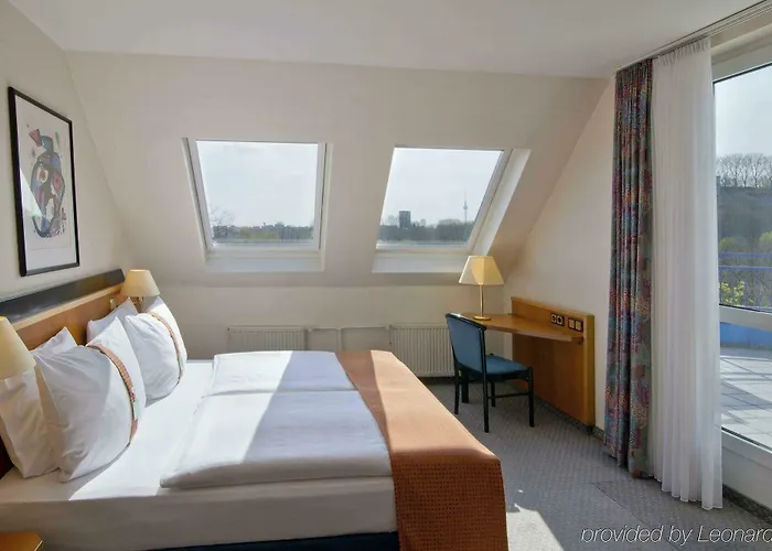 Moxy Humboldthain Park Hotel